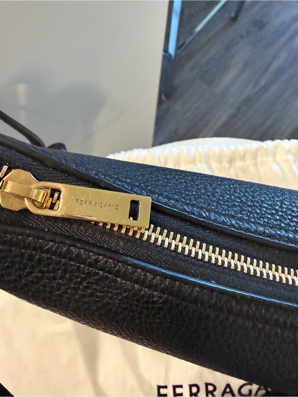Salvatore Salvatore Ferragamo Black Pebbled Leather Crescent Shoulder Bag - Picture 3 of 9